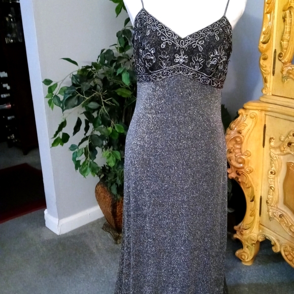 Bari Jay Dresses & Skirts - Women beautiful size 7-8 black and silver shiny long sleeveless dress